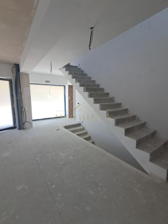 PROPRIETATE PREMIUM CU PANORAMĂ ȘI TERASĂ CIRCULABILĂ | CHINTENI