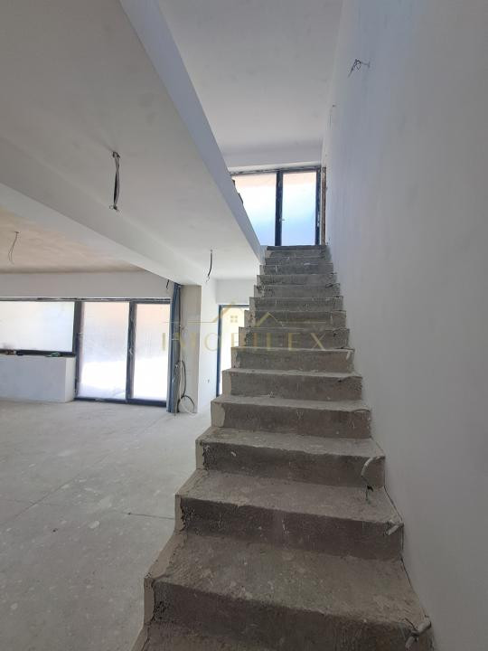 PROPRIETATE PREMIUM CU PANORAMĂ ȘI TERASĂ CIRCULABILĂ | CHINTENI