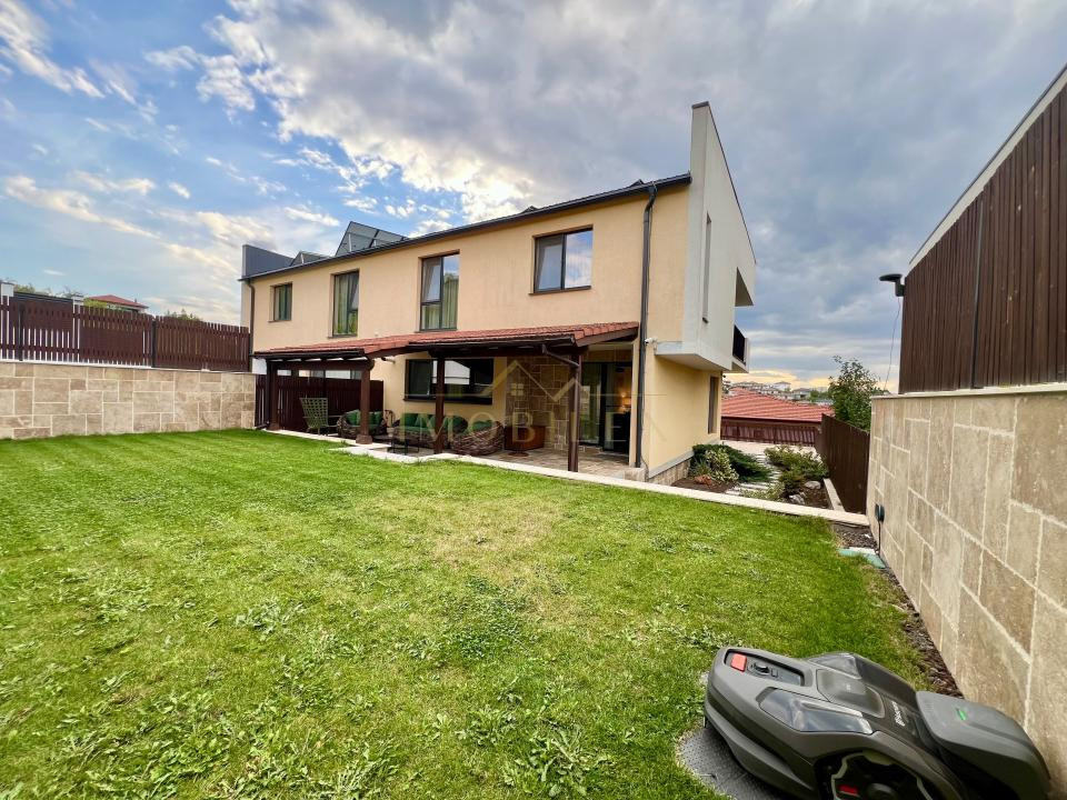 Casă tip duplex, 4 camere, 140mp util , 450mp teren, Dezmir 