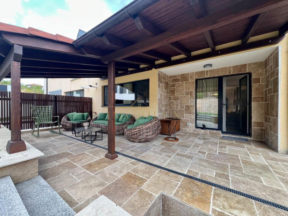 Casă tip duplex, 4 camere, 140mp util , 450mp teren, Dezmir 