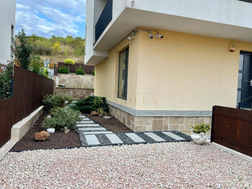 Casă tip duplex, 4 camere, 140mp util , 450mp teren, Dezmir 