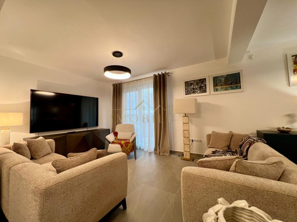 Casă tip duplex, 4 camere, 140mp util , 450mp teren, Dezmir 