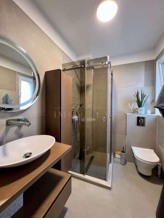 Casă tip duplex, 4 camere, 140mp util , 450mp teren, Dezmir 