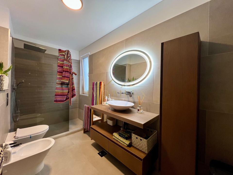 Casă tip duplex, 4 camere, 140mp util , 450mp teren, Dezmir 
