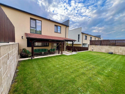 Casă tip duplex, 4 camere, 140mp util , 450mp teren, Dezmir 