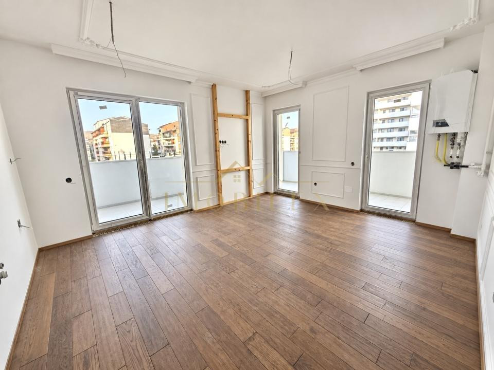 Apartament 3 camere, terasa 25 mp, bloc nou, Eroilor 