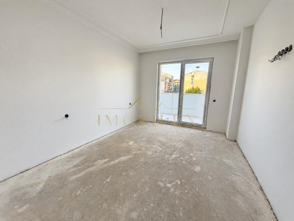 Apartament 3 camere, terasa 25 mp, bloc nou, Eroilor 