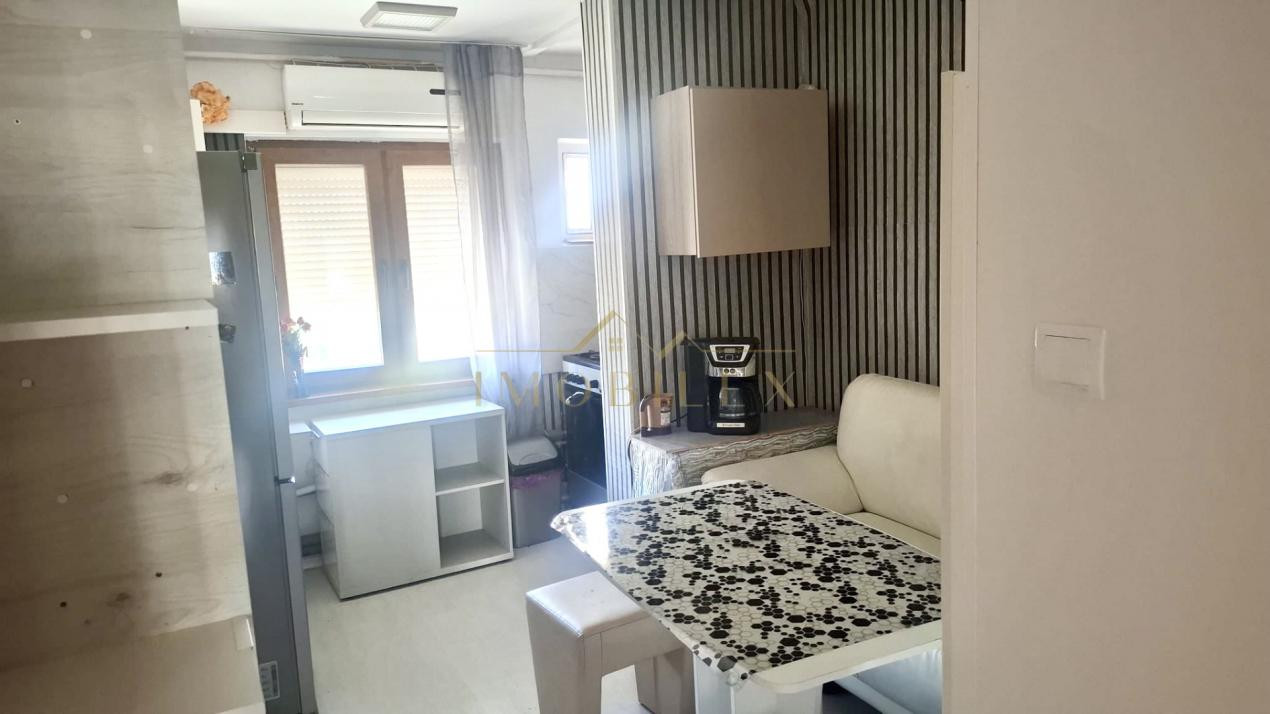 Apartament 3 camere, decomandat, zona Între Lacuri