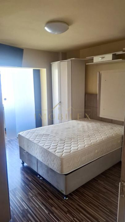 Apartament 3 camere, decomandat, zona Între Lacuri