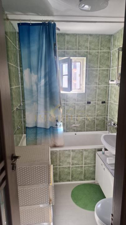 Apartament 3 camere, decomandat, zona Între Lacuri
