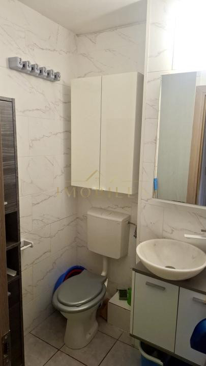 Apartament 3 camere, decomandat, zona Între Lacuri