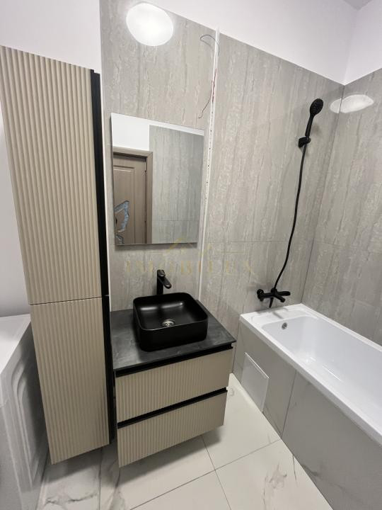 Apartament 3 camere , spațios,Nou , zona Eroilor 