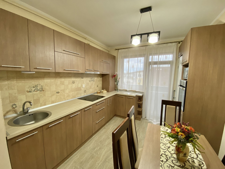 Apartament 2 camere, mobilat, utilat, parcare, zona Terra