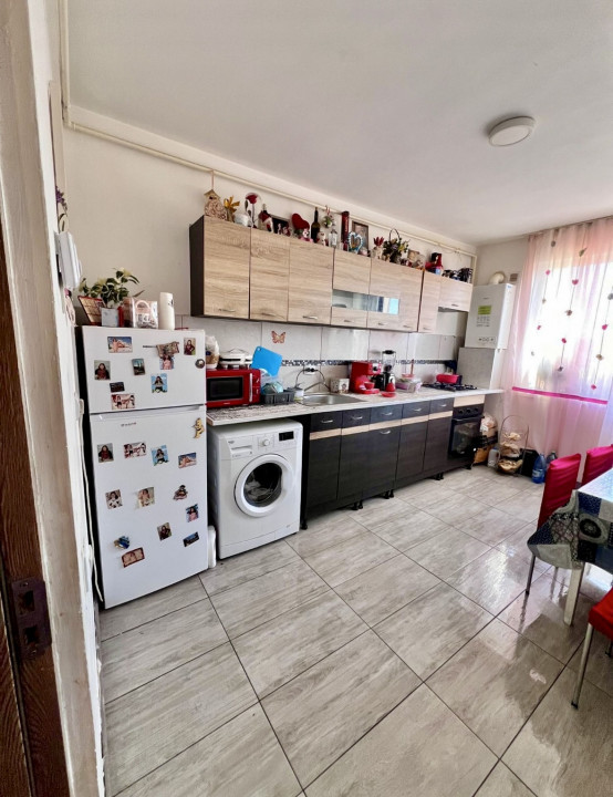 Apartament 3 camere decomandate, mobilat, zona Sesul de Sus 