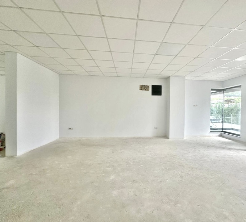 Spatiu comercial de inchiriat 120mp, 4 camere, 2 băi, zona Vivo