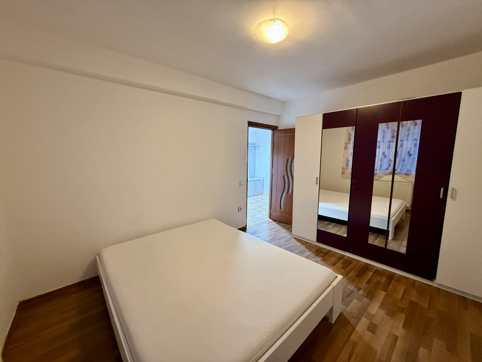 Apartament spațios, 2 camere decomandate, de închiriat, zona Florilor 