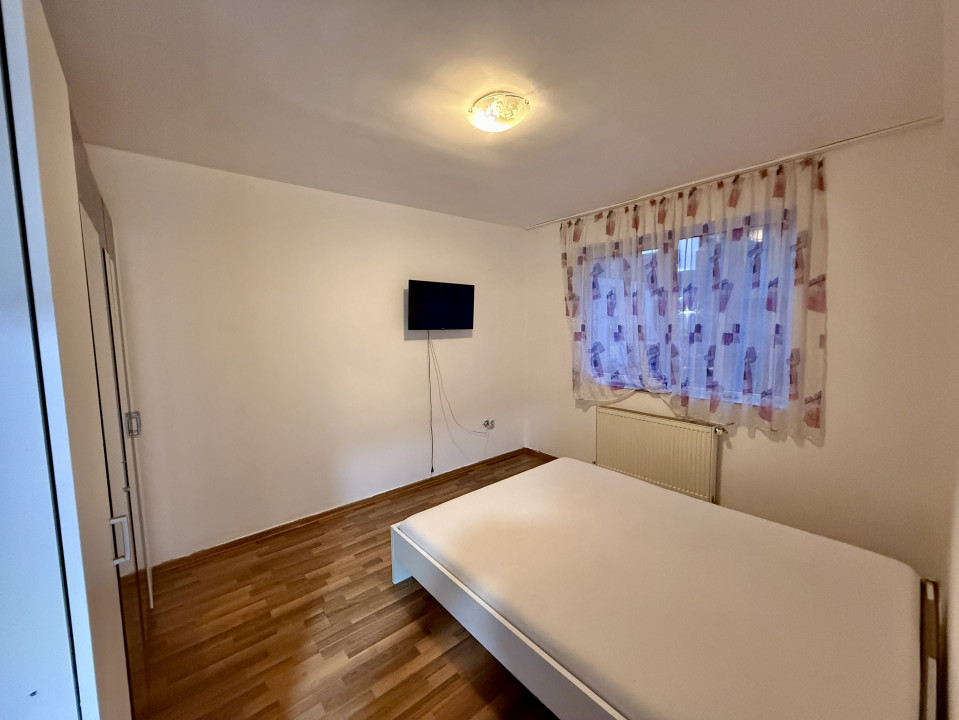 Apartament spațios, 2 camere decomandate, de închiriat, zona Florilor 