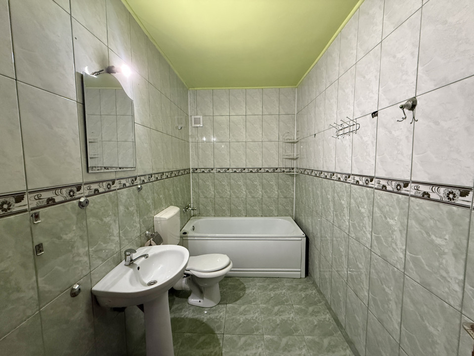 Apartament spațios, 2 camere decomandate, de închiriat, zona Florilor 