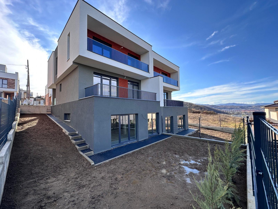 Casa tip duplex 5 camere, 180mp, teren 270mp, view, zona Vivo