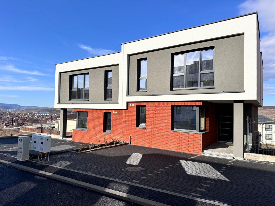 Casa tip duplex 5 camere, 180mp, teren 270mp, view, zona Vivo