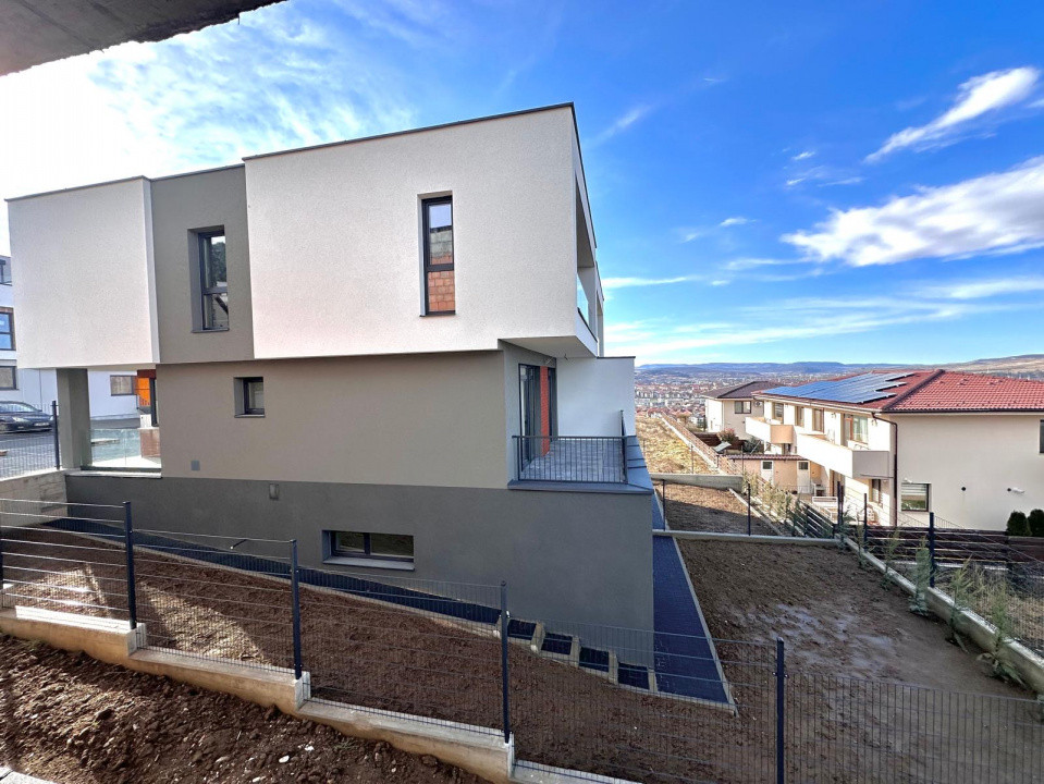 Casa tip duplex 5 camere, 180mp, teren 270mp, view, zona Vivo