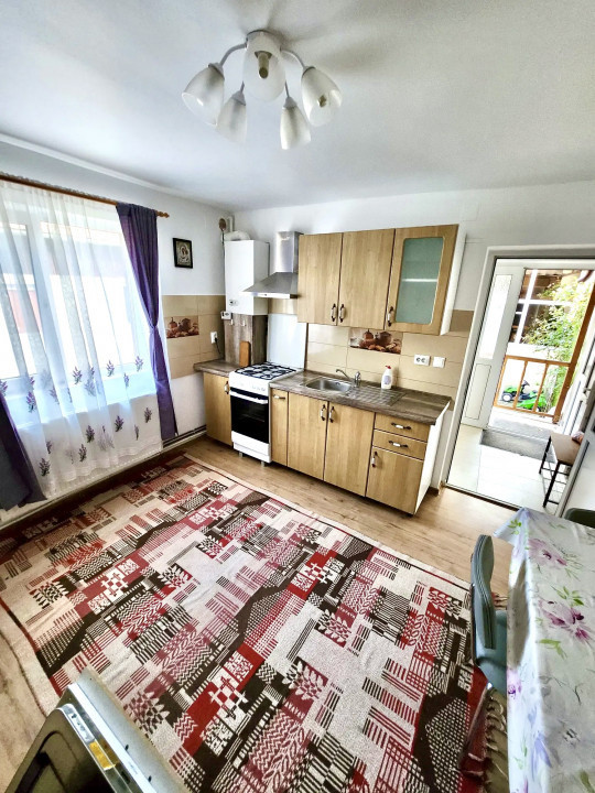 Casa 3 camere, 2 băi, teren 300 mp, zona Horea 