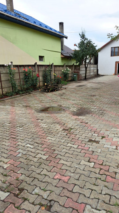 Casa 3 camere, 2 băi, teren 300 mp, zona Horea 
