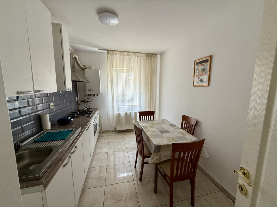 Apartament spațios 2 camere decomandate, zona Florilor/Cetatii 