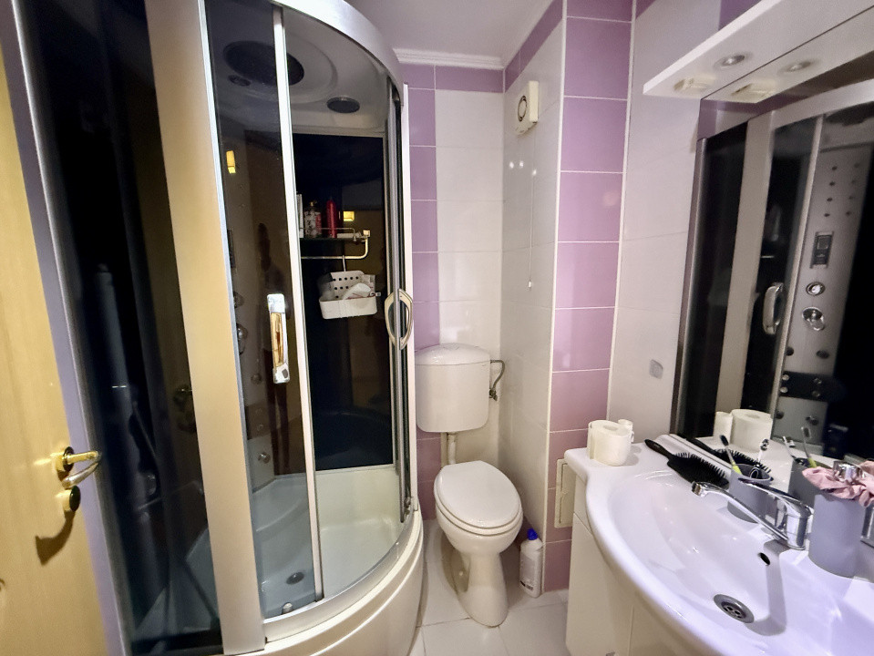 Apartament 82mp, 3 camere decomandate, 2 băi, terasă 40mp, zona Porii 