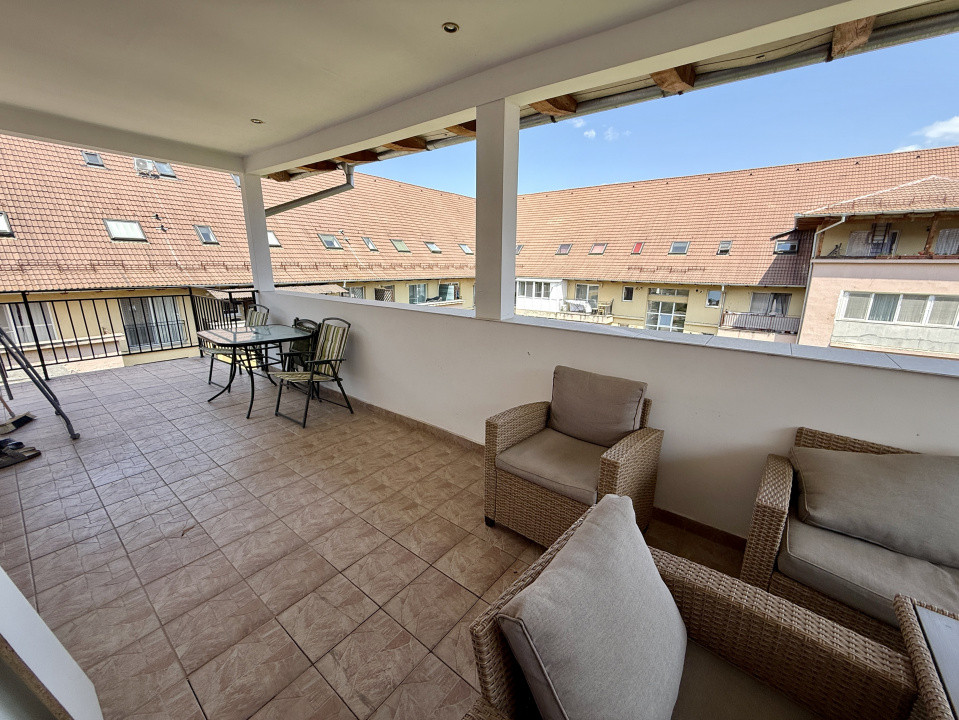 Apartament 82mp, 3 camere decomandate, 2 băi, terasă 40mp, zona Porii 