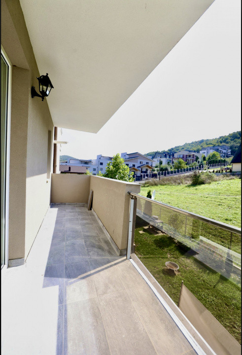 Apartament FINISAT NOU, 3 camere, 67mp, 2 balcoane, zona Teilor 