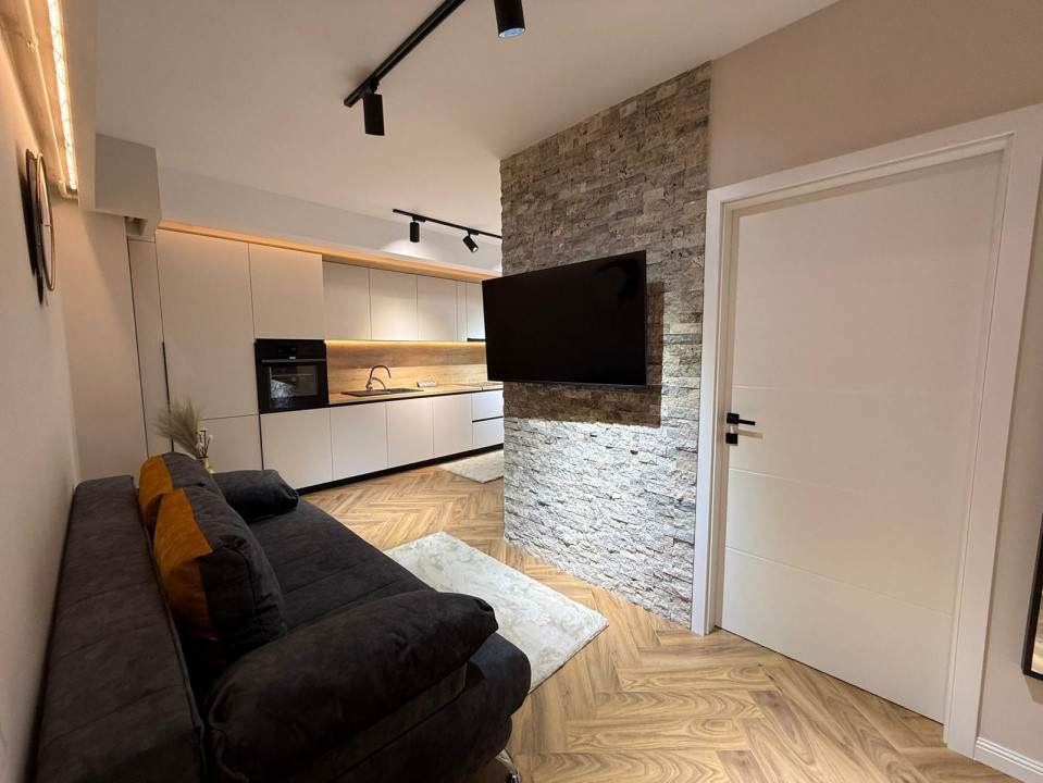 Apartament 3 camere, LUX, grădină, zona Urusagului