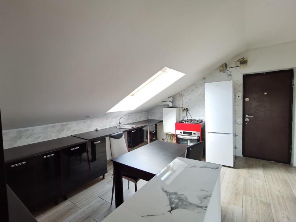 Apartament 3 camere, mobilat nou, zona Florilor 