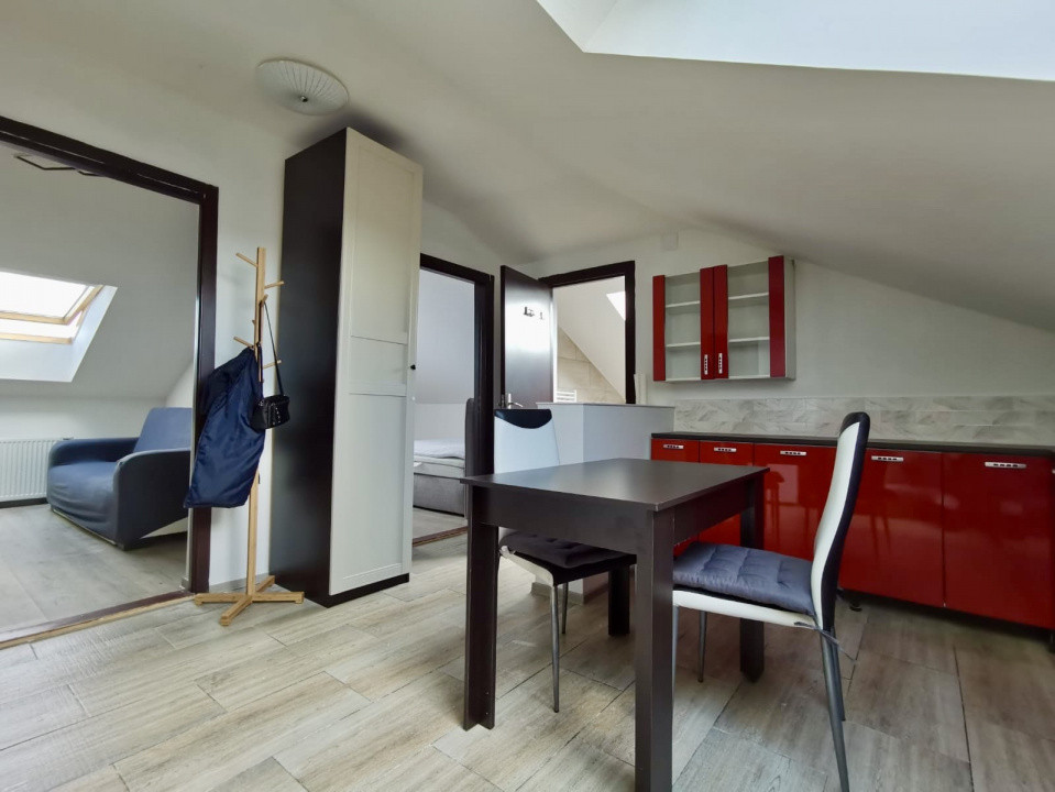Apartament 3 camere, mobilat nou, zona Florilor 