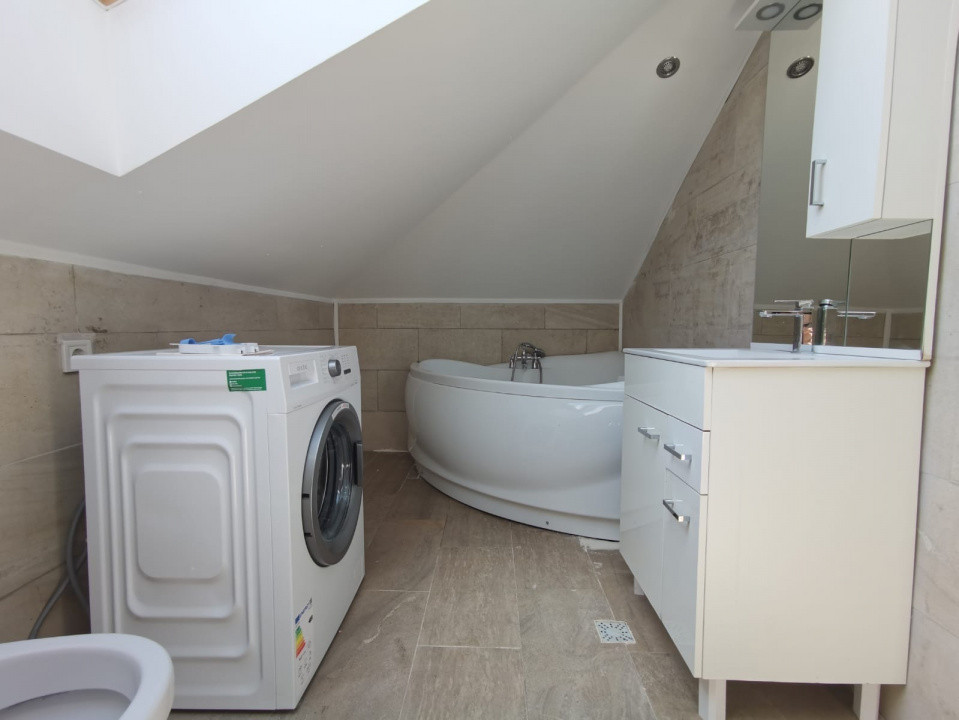 Apartament 3 camere, mobilat nou, zona Florilor 