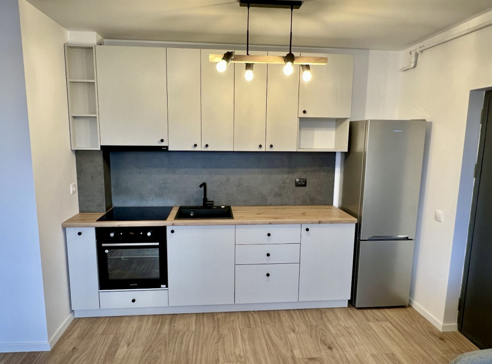 Apartament modern 3 camere, de închiriat, zona Cetății 