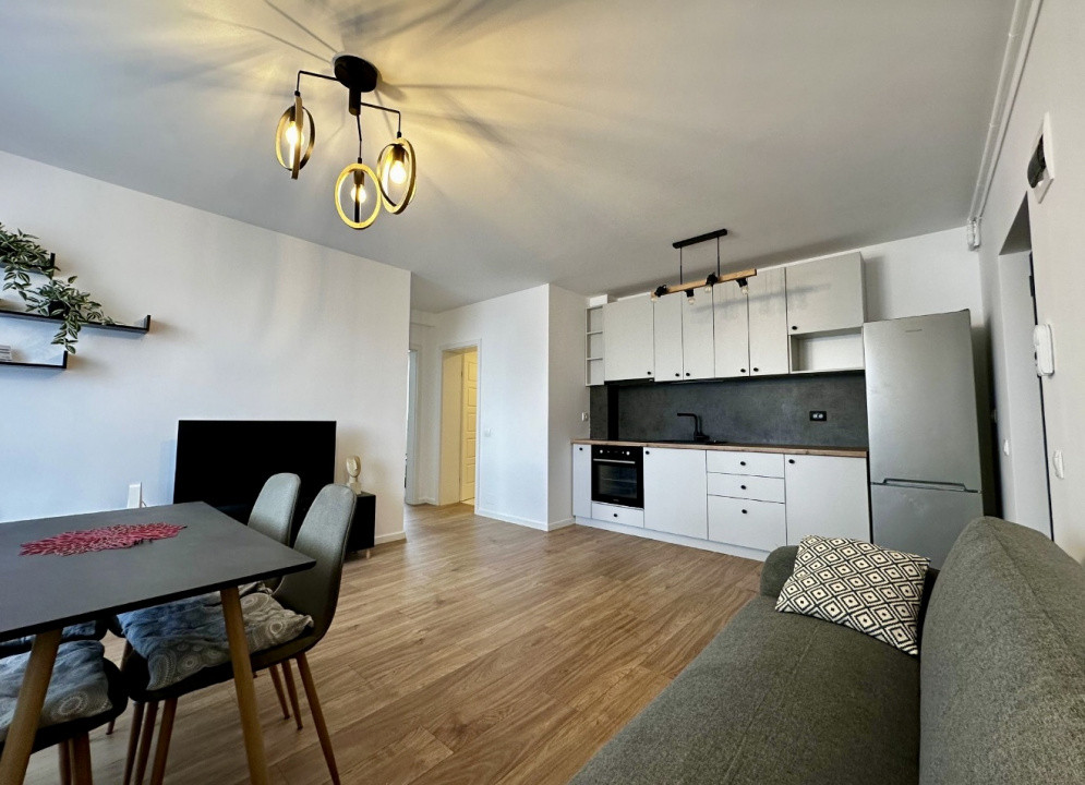 Apartament modern 3 camere, de închiriat, zona Cetății 
