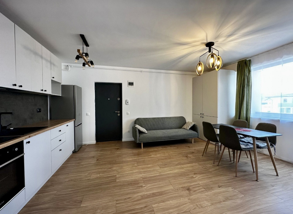 Apartament modern 3 camere, de închiriat, zona Cetății 
