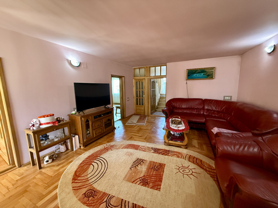 Casă individuală 260mp, teren 755mp + afacere, zona semicentrală 