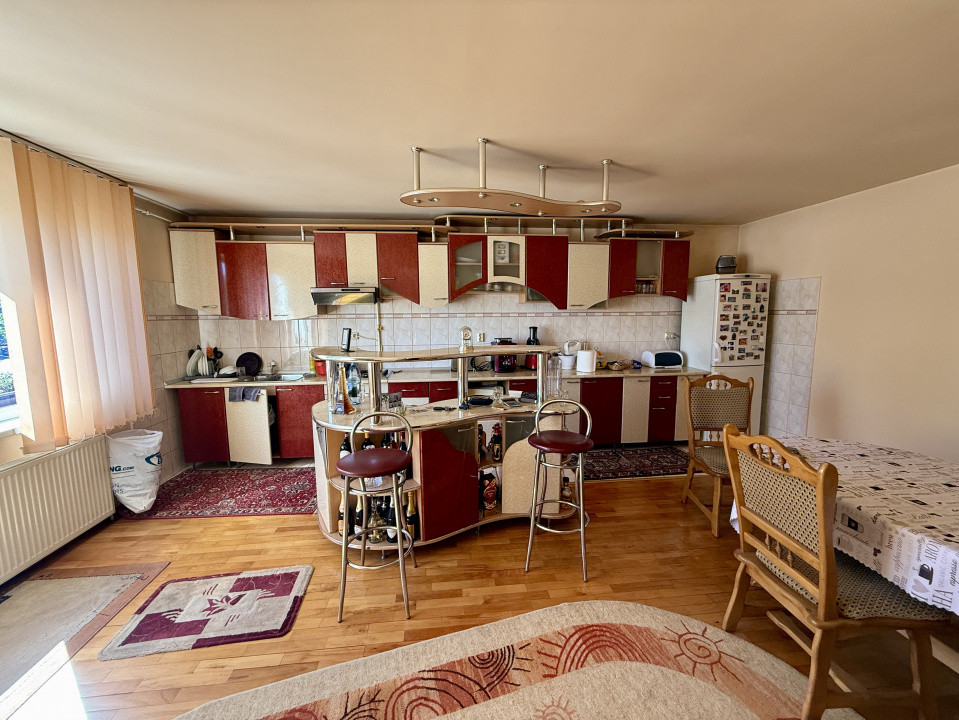 Casă individuală 260mp, teren 755mp + afacere, zona semicentrală 