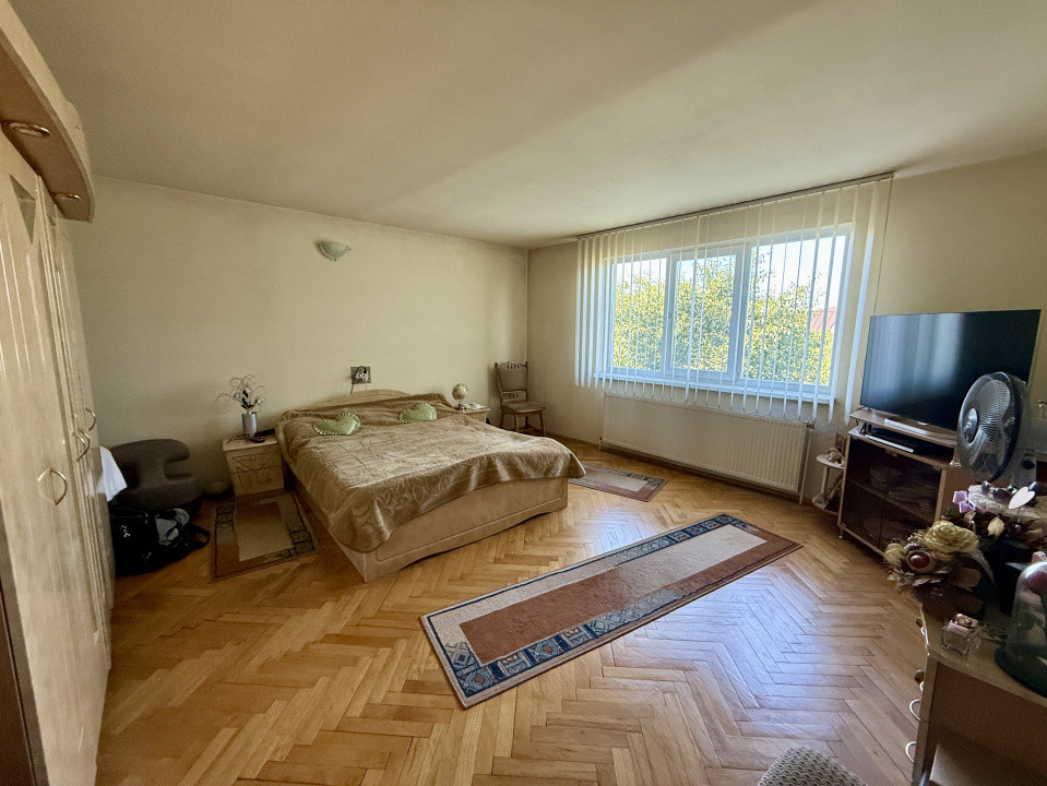 Casă individuală 260mp, teren 755mp + afacere, zona semicentrală 