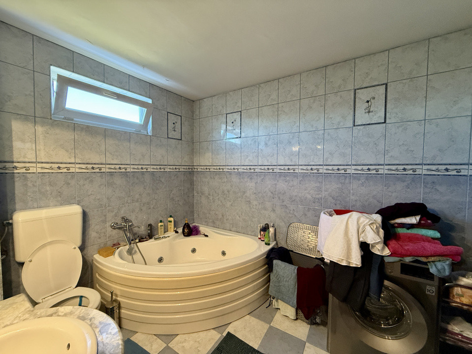 Casă individuală 260mp, teren 755mp + afacere, zona semicentrală 