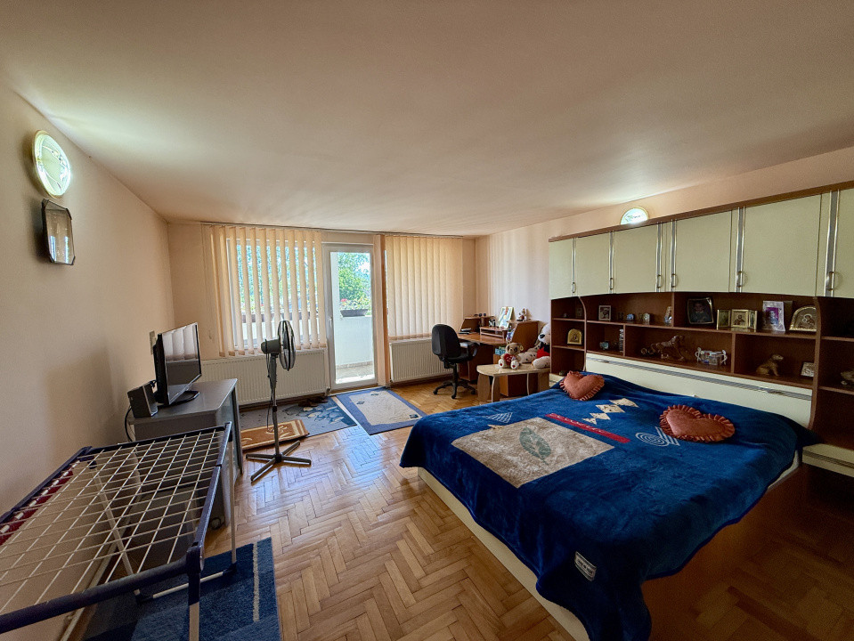 Casă individuală 260mp, teren 755mp + afacere, zona semicentrală 