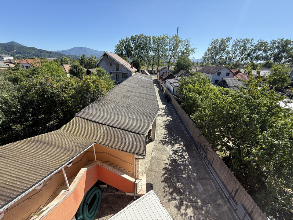 Casă individuală 260mp, teren 755mp + afacere, zona semicentrală 
