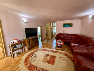 Casă individuală 260mp, teren 755mp + afacere, zona semicentrală 