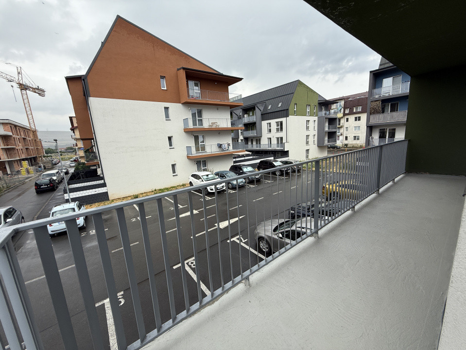 Apartament spațios 3 camere, 2 bai, terasă, zona Cetății 