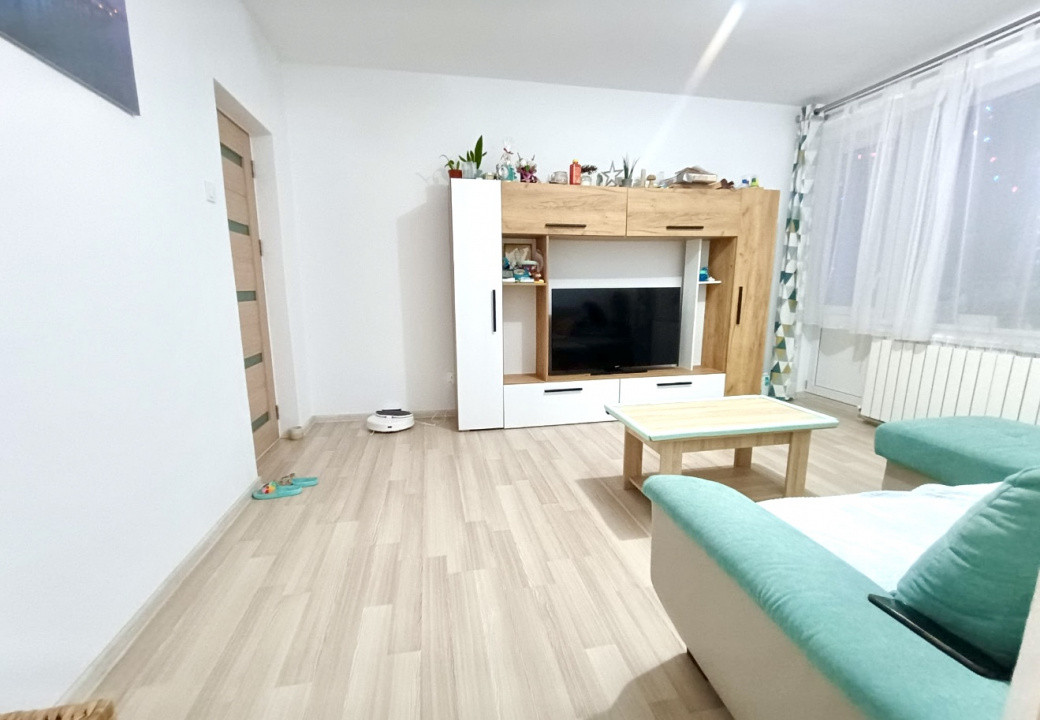 Apartament spațios 3 camere decomandate, 60mp, zona Stadionului Cugir 
