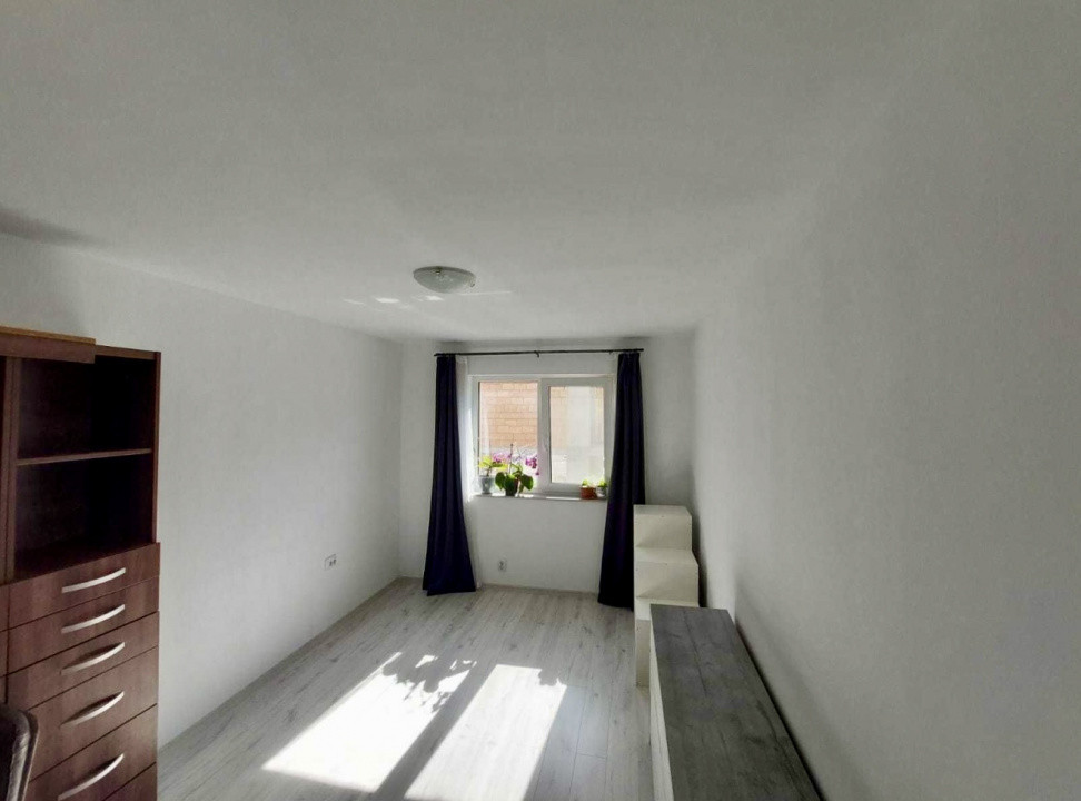 Apartament modern 3 camere, 2 bai, 2 parcari, zona Cetății 