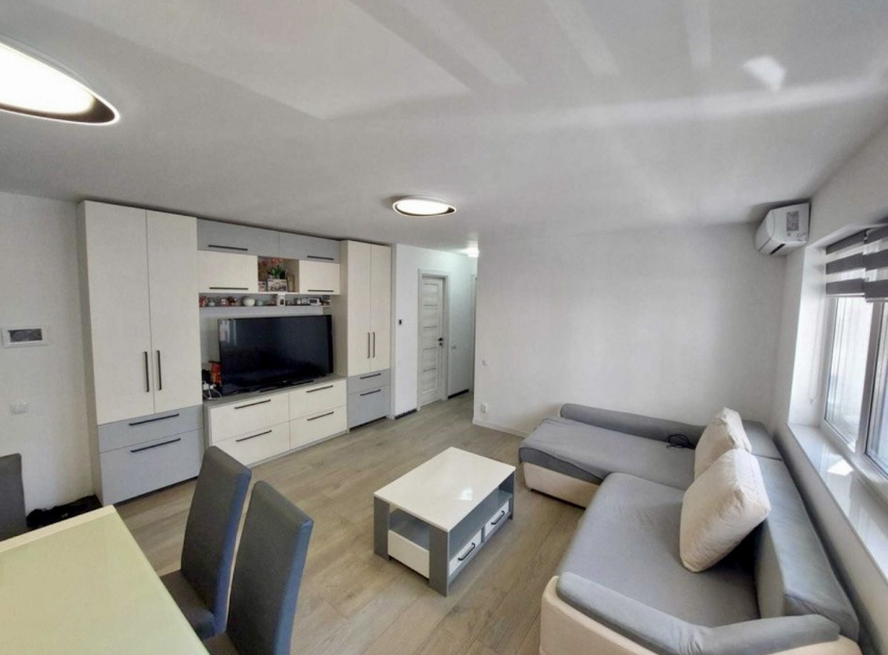 Apartament modern 3 camere, 2 bai, 2 parcari, zona Cetății 