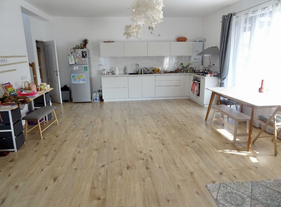 Casă individuală 4 camere, modern mobilată, zona Vivo
